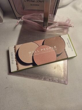 W3ll People Power Palette Eyeshadow & Cheek in Nude Pink Peach